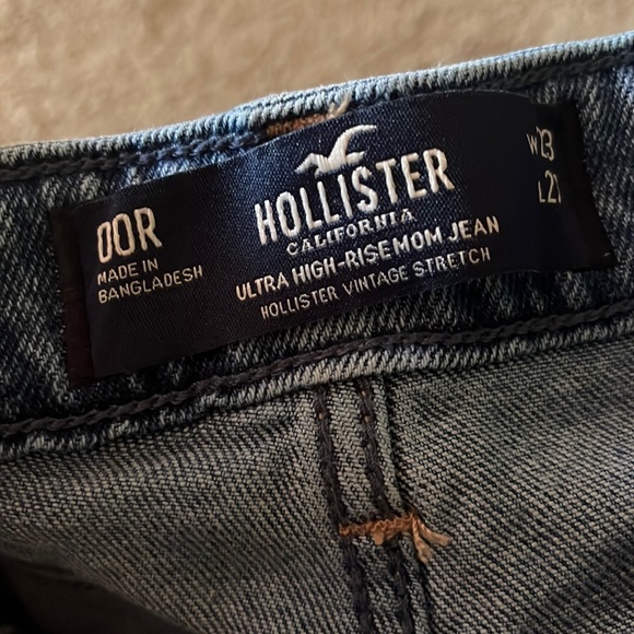 Hollister Mom Jean - Picture 4 of 4